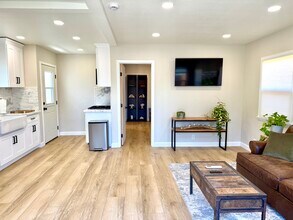 4869 Inglewood Blvd in Culver City, CA - Foto de edificio - Building Photo