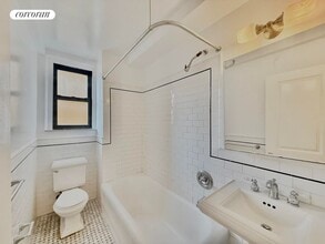 210 E 68th St in New York, NY - Building Photo - Building Photo