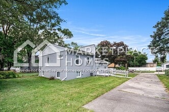 8220 Jackson Ave in Warren, MI - Building Photo - Building Photo