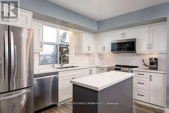 2500 Rutherford Rd in Vaughan, ON - Building Photo - Building Photo