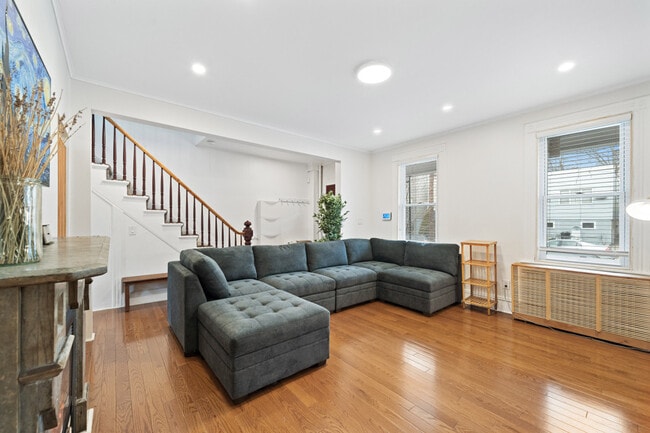 285 Cator Ave