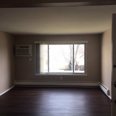 10050 W Nine Mile Rd-Unit -19 in Oak Park, MI - Building Photo