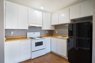 The Residences at Brookside in Stockton, CA - Building Photo