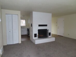 1010 Satre St in Eugene, OR - Building Photo - Building Photo