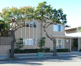 1321-& 1323 E Balboa Blvd in Newport Beach, CA - Building Photo - Building Photo