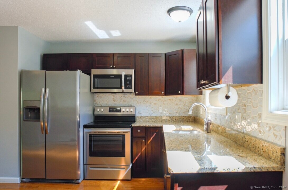 333 Hillside Ave in Torrington, CT - Building Photo