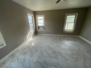 201 E 6th St in Bishop, TX - Building Photo - Building Photo