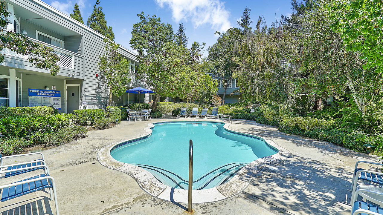 Palmyra, Richlyn & Fern Gardens Apartments in Orange, CA - Foto de edificio