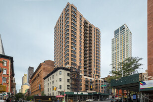 Manhattan Promenade in New York, NY - Foto de edificio - Building Photo