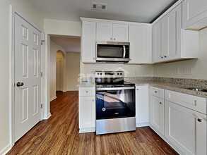 1825 Beeson Park Ln in Kernersville, NC - Foto de edificio - Building Photo