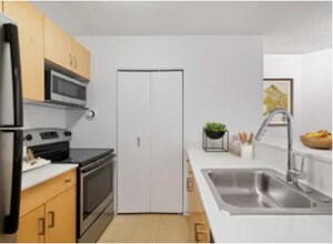 754 N Dearborn St in Chicago, IL - Foto de edificio - Building Photo