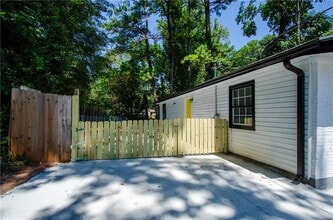 4244 Lindsey Dr in Decatur, GA - Building Photo - Building Photo