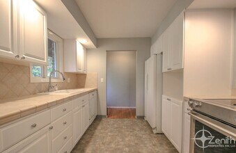 12908 NE Salmon Creek Ave in Vancouver, WA - Building Photo - Building Photo