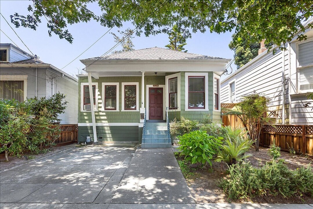 1529 Stanton St in Alameda, CA - Building Photo