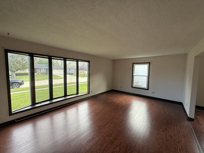 1825 26th Ave in Marion, IA - Building Photo - Building Photo
