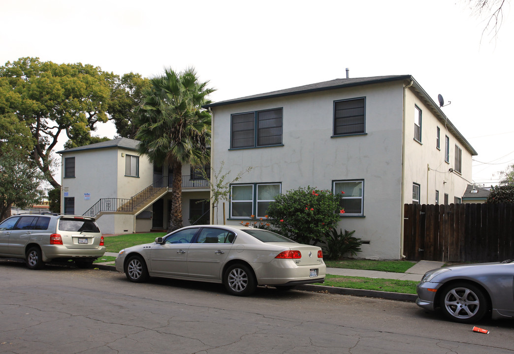 2490 Cedar Ave in Long Beach, CA - Building Photo