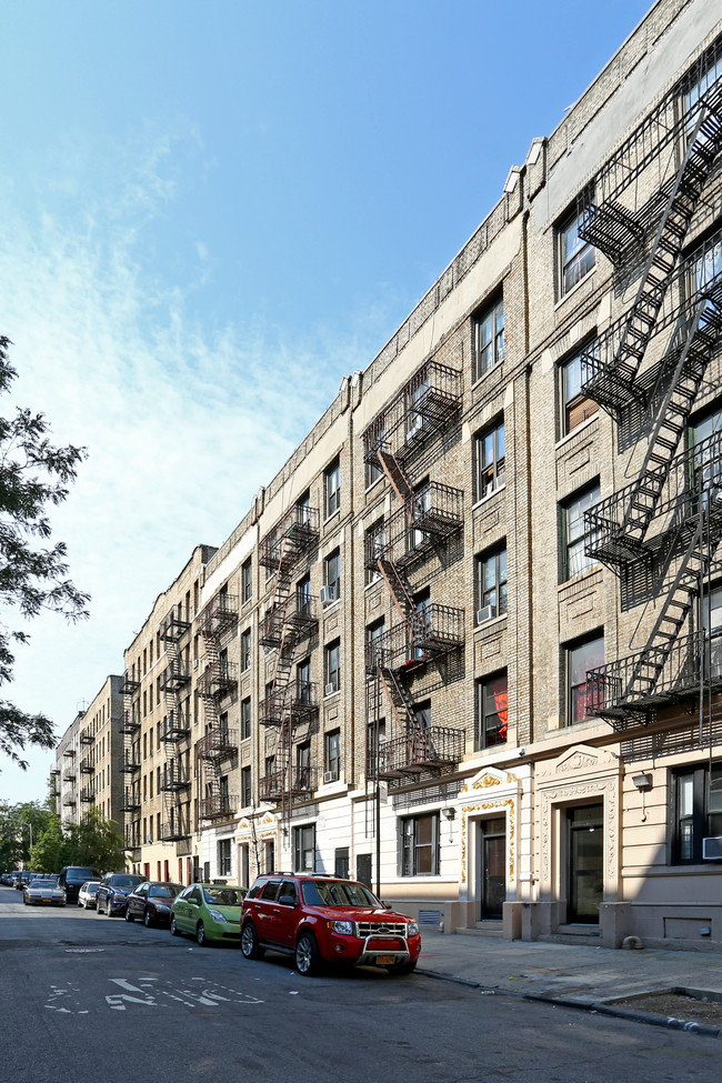 29-33 Arden St in New York, NY - Foto de edificio - Building Photo