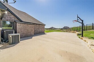 8208 Indian Hills Ct in Benbrook, TX - Building Photo - Building Photo