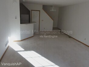 1887 Wildflower Ct in Shoreview, MN - Building Photo - Building Photo