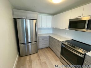 1079 Commonwealth Ave in Boston, MA - Building Photo - Building Photo