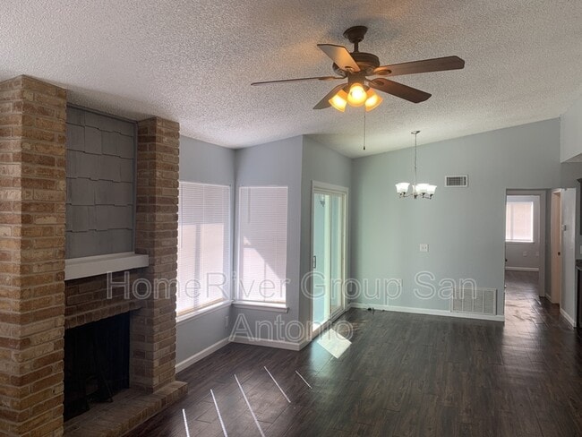 9510 Bowen Dr in San Antonio, TX - Building Photo - Building Photo