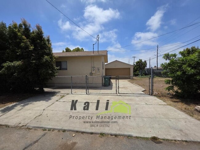 2128 Flintridge Dr in San Diego, CA - Building Photo - Building Photo