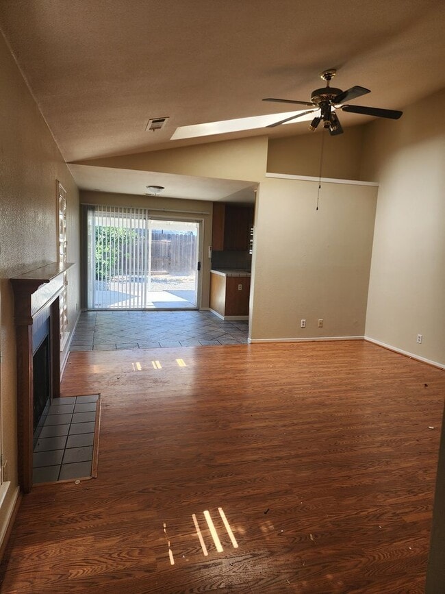 2925 Burns Ct in Modesto, CA - Building Photo - Building Photo