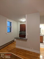 633 W Barry Ave, Unit 101 in Chicago, IL - Building Photo - Building Photo