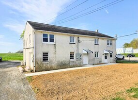 2622 Creek Hill Rd in Leola, PA - Building Photo