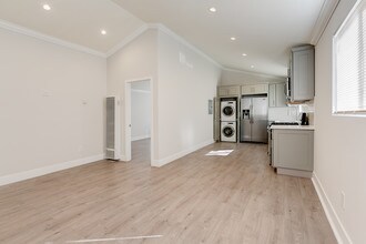 3244 Chapman St, Unit 1/2 in Los Angeles, CA - Foto de edificio - Building Photo