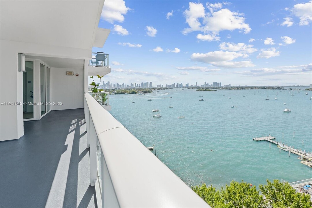 910 West Ave-Unit -1528 in Miami Beach, FL - Building Photo