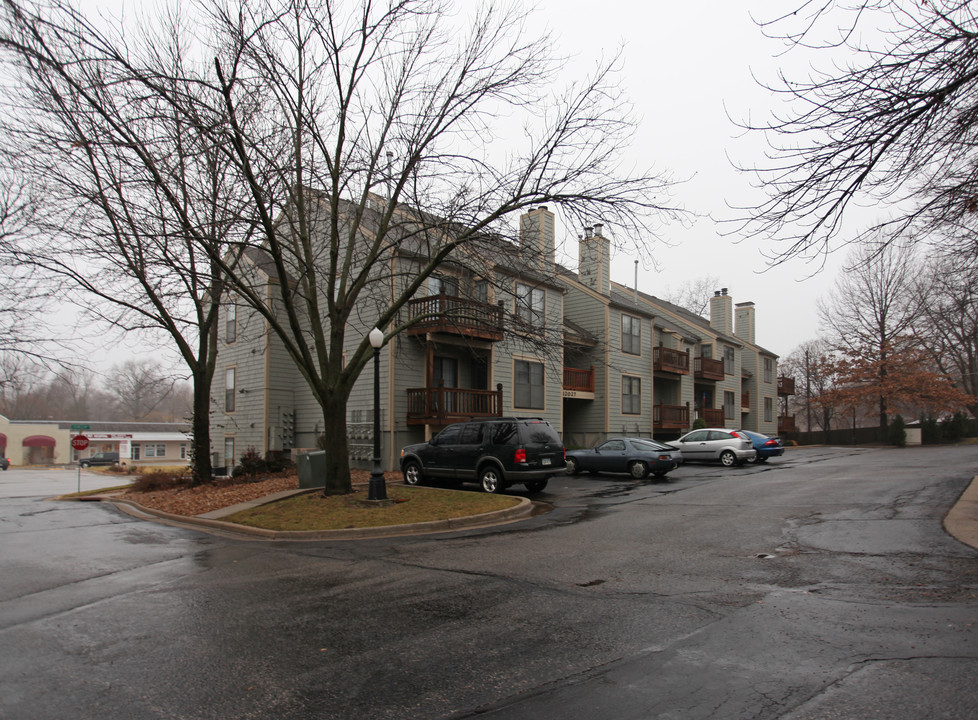 Deerwalk Condominium in Shawnee, KS - Building Photo