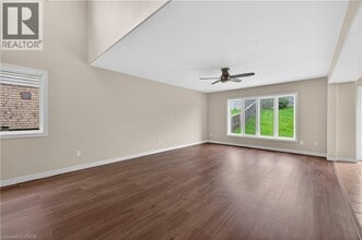 47 Plum Tree Ln in Grimsby, ON - Building Photo - Building Photo