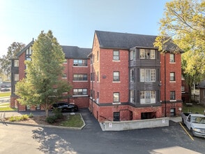 Kent Manor in Chatham, ON - Building Photo - Building Photo