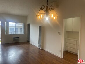 1249 N Virgil Ave in Los Angeles, CA - Building Photo - Building Photo
