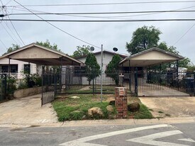 2505 San Salvador St in Laredo, TX - Building Photo