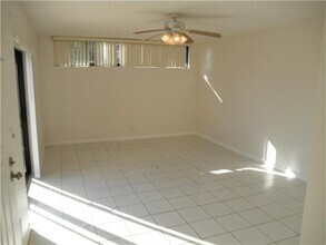 3816 Victoria Dr in West Palm Beach, FL - Foto de edificio - Building Photo