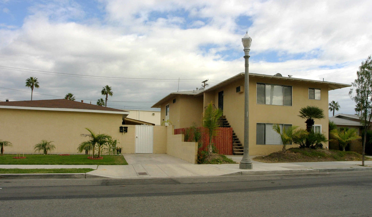 912 N Zeyn St in Anaheim, CA - Foto de edificio