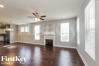 713 Walnut Crossing Dr in Whitsett, NC - Building Photo - Building Photo