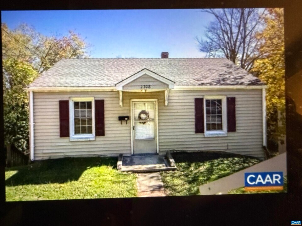 2308 Center Ave in Charlottesville, VA - Building Photo