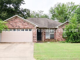 96 Donna Kay Dr in Greenbrier, AR - Building Photo
