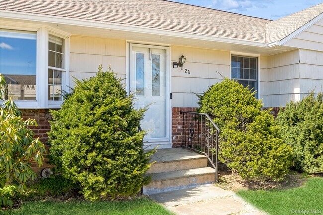 26 Whitman Ave in Syosset, NY - Building Photo - Building Photo