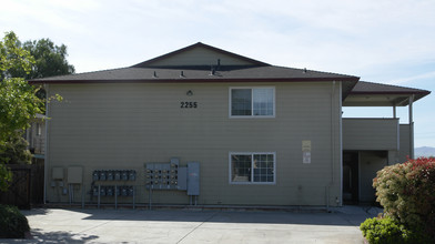 2255 Chestnut St in Livermore, CA - Building Photo - Building Photo