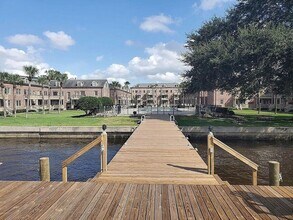 842 Cedar St in Jacksonville, FL - Foto de edificio - Building Photo