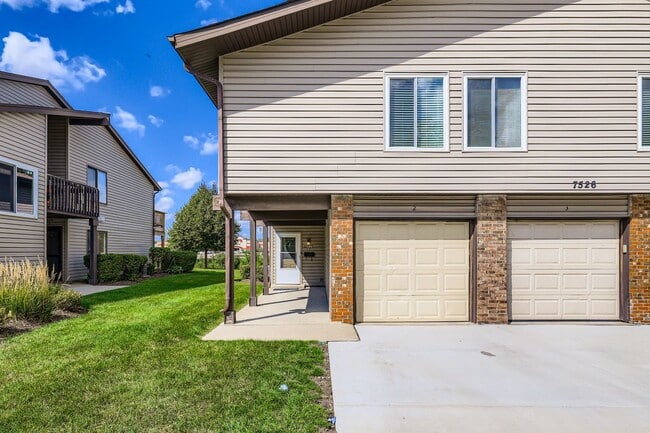 7526 Bristol Ln in Hanover Park, IL - Building Photo - Building Photo