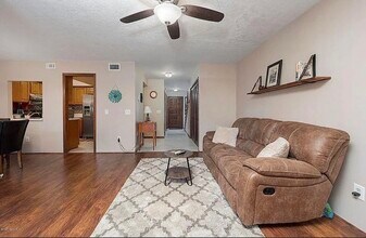 8079 Village Gate Ct in Jacksonville, FL - Building Photo - Building Photo