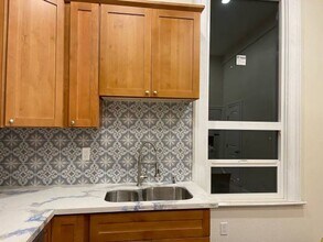 854 Peralta St in Oakland, CA - Building Photo - Building Photo