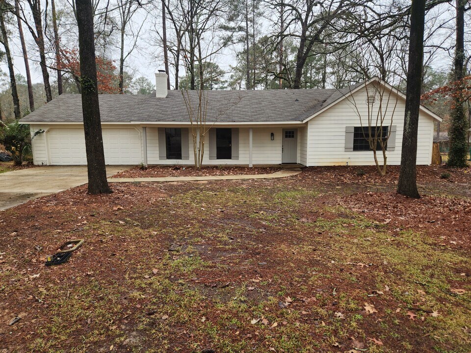 319 Swallow Dr in Brandon, MS - Building Photo