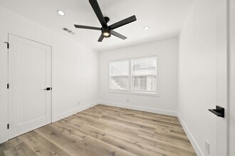 3504 Sandwood St-Unit -3506-02 in Lakewood, CA - Building Photo - Building Photo