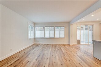 467 Camino Verde in San Marcos, CA - Foto de edificio - Building Photo